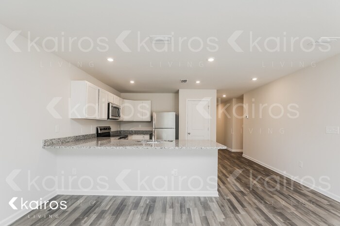 Building Photo - 832 Whispering Creek Ave