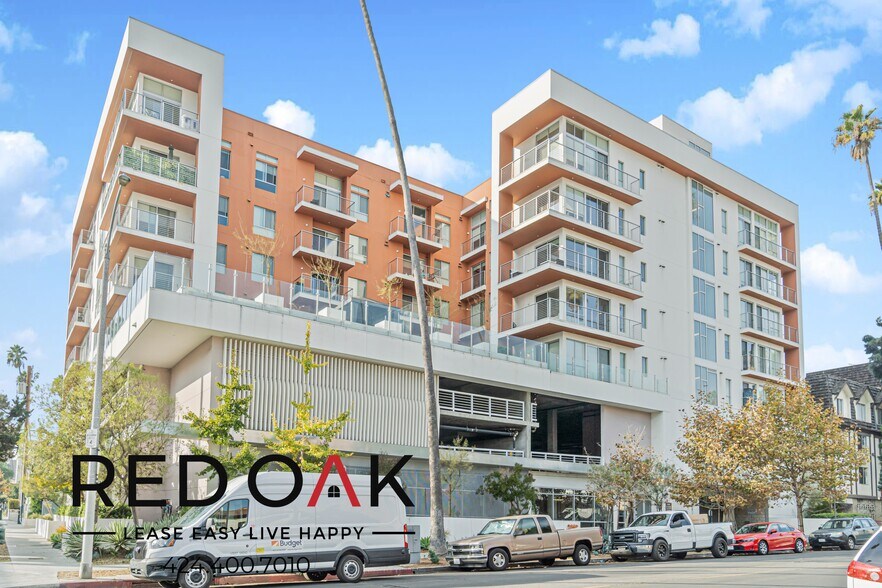 Building Photo - 453 S Kenmore Ave