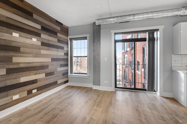 Building Photo - 7645 N Sheridan Rd