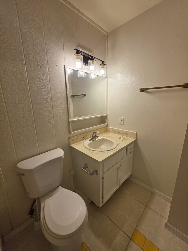 Building Photo - Beautiful 3 bedroom 2 bath Home in Imperial Beach