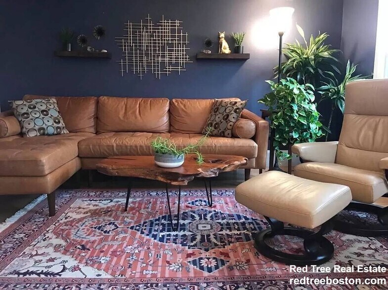 Building Photo - 445 Main St