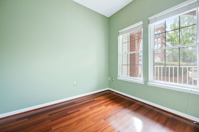 Building Photo - 171 Somervelle St