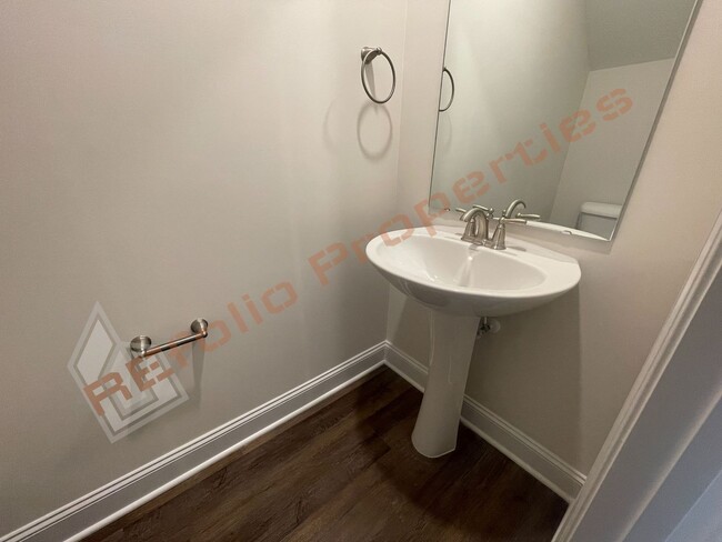 Building Photo - Gorgeous 3 Bedroom, 2.5 Bath, 1-Car Garage...