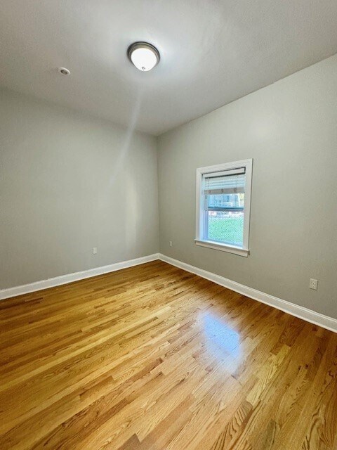 Building Photo - 6 St James Pl