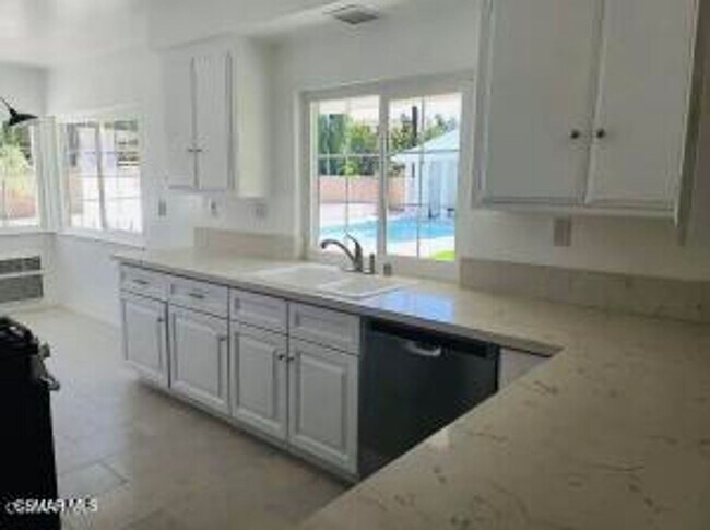 Building Photo - Don't miss this beautifully maintained 5-b...