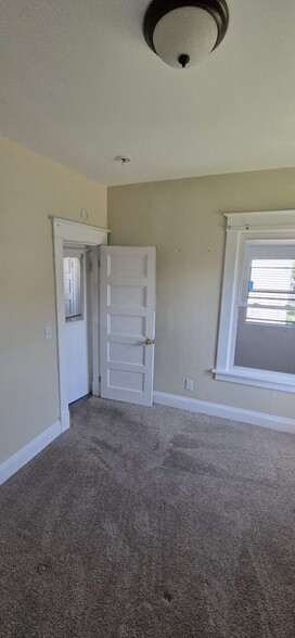 Room - 163 Bridge Ave