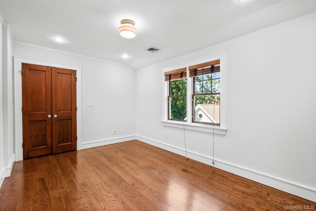 Building Photo - 6 Summit Ave