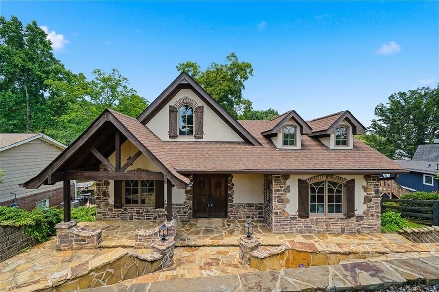 Building Photo - 2115 Kemp Dr