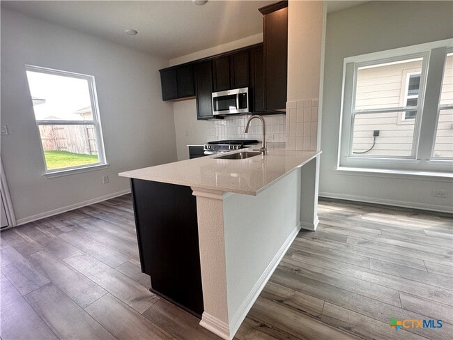 Building Photo - 124 Rollingwood Dr