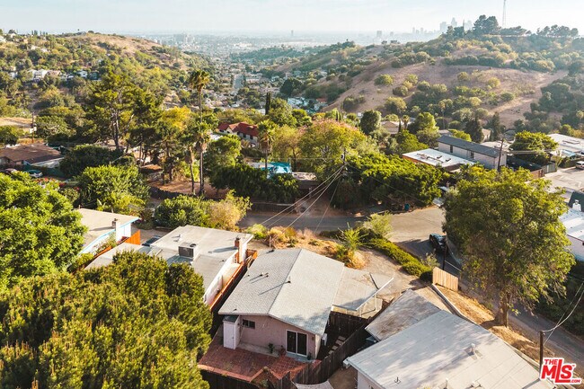 Building Photo - 1231 Montecito Dr