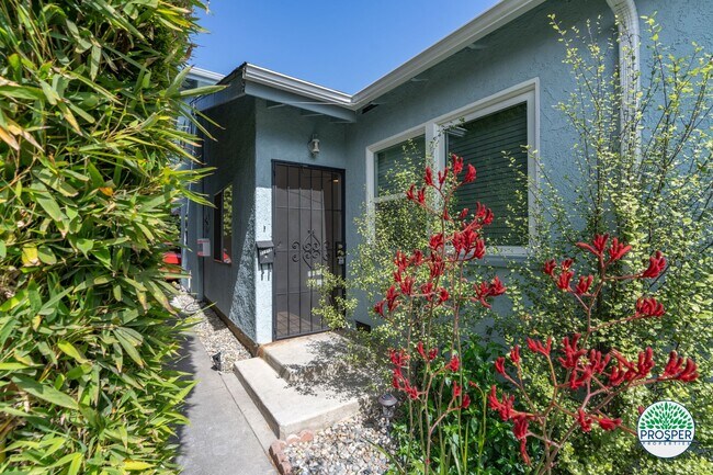Building Photo - 2236 Penmar Ave