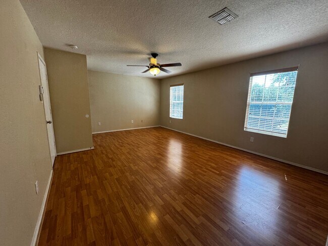 Building Photo - 9303 Pacific Maple