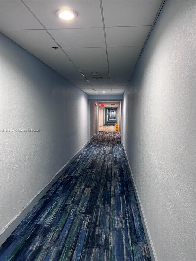 Building Photo - 7501 E Treasure Dr