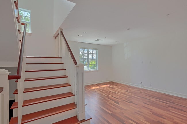 Building Photo - 343 Flamingo Dr