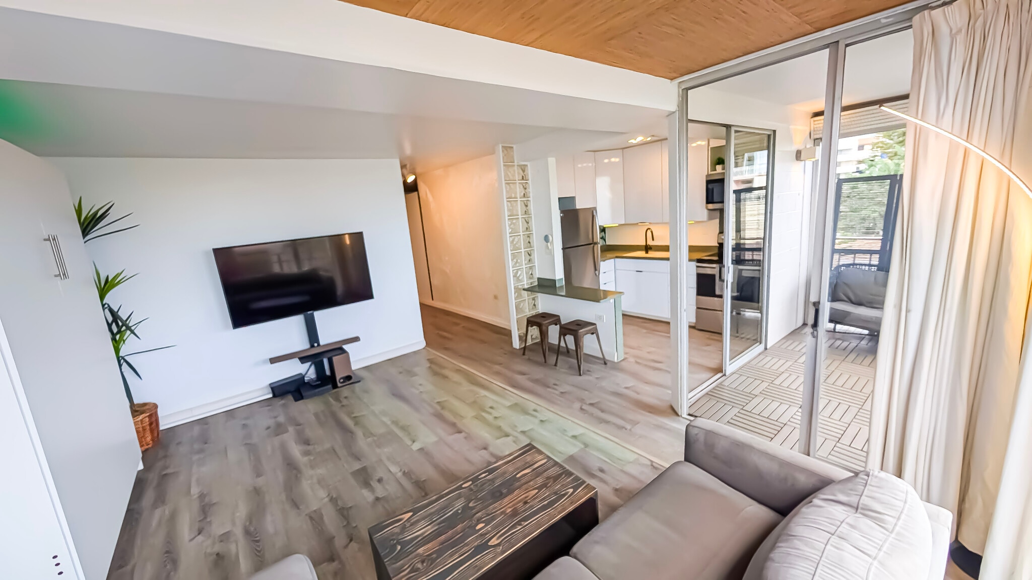 Building Photo - 1415 Victoria St