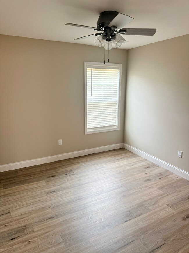 Building Photo - 295 Oak Grove Cir
