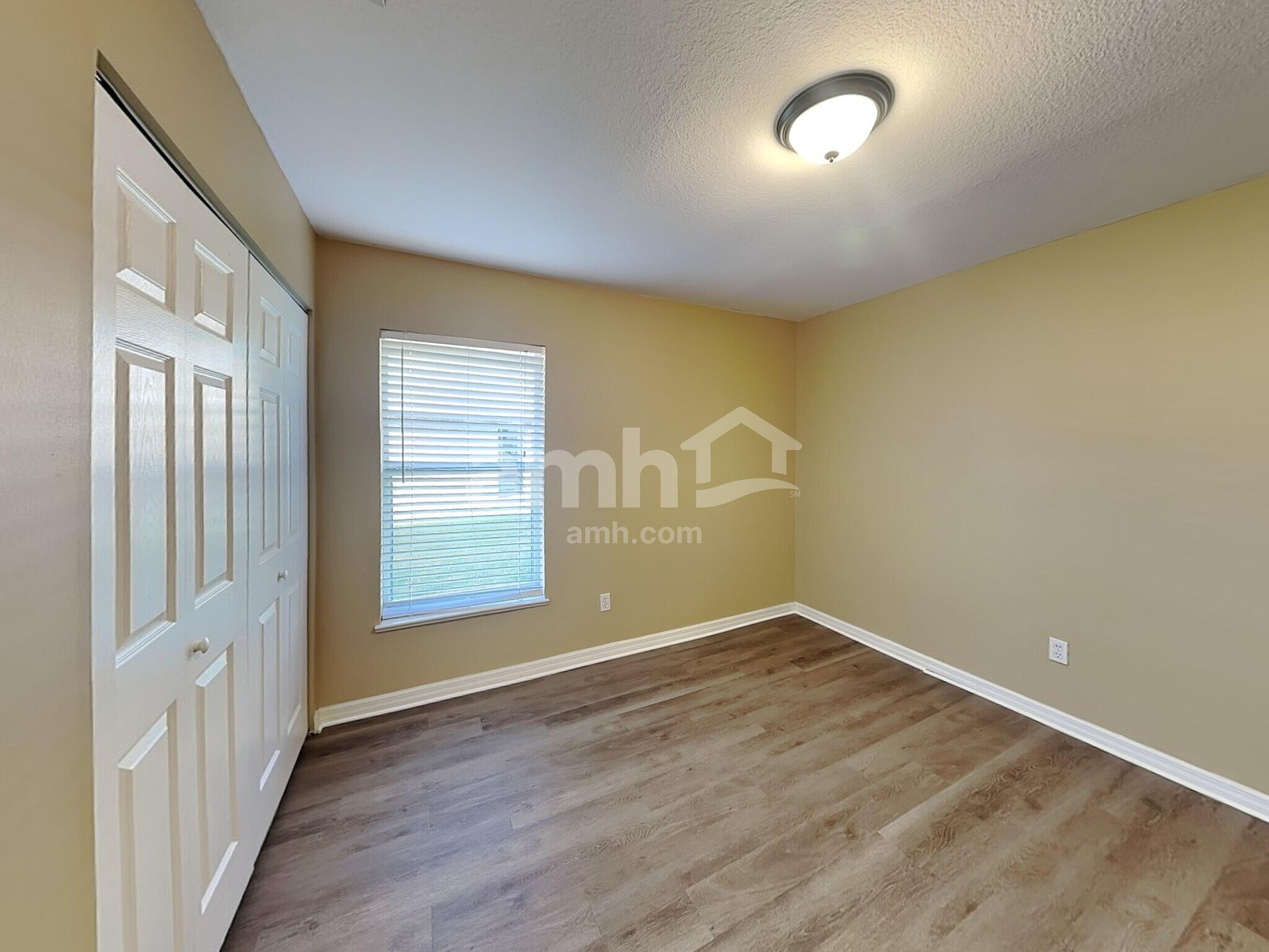 Building Photo - 5869 NW Leghorn Ave