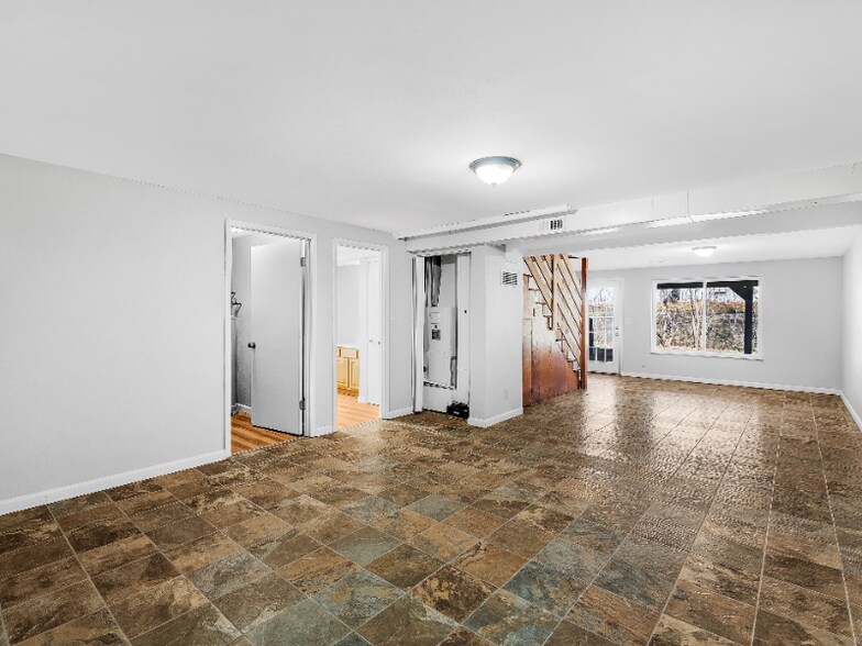 Building Photo - 104 Britanna Dr