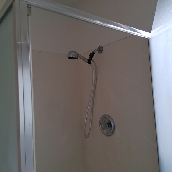 Solid wall shower - 2115 1/2 S Broden St
