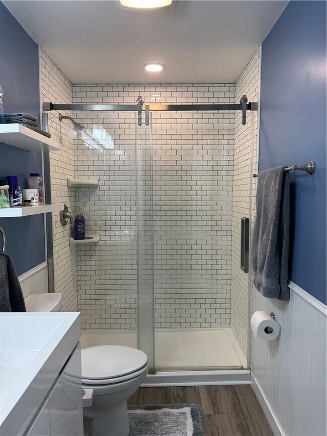 Building Photo - 548 Pinnacle Rd