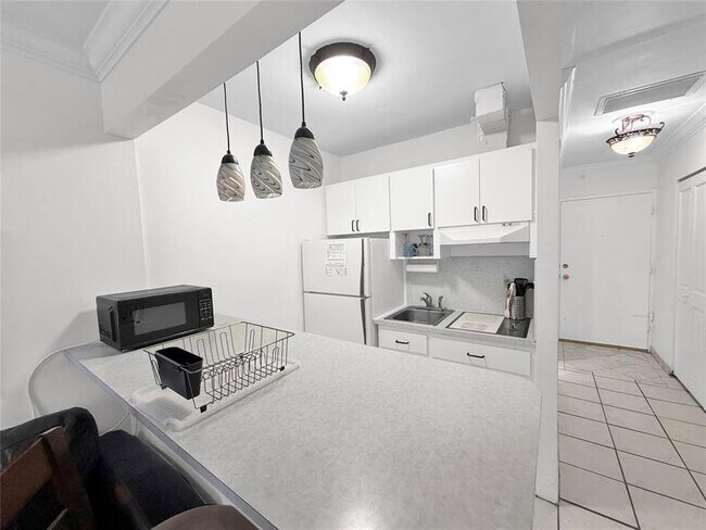 Building Photo - 405 N Ocean Blvd