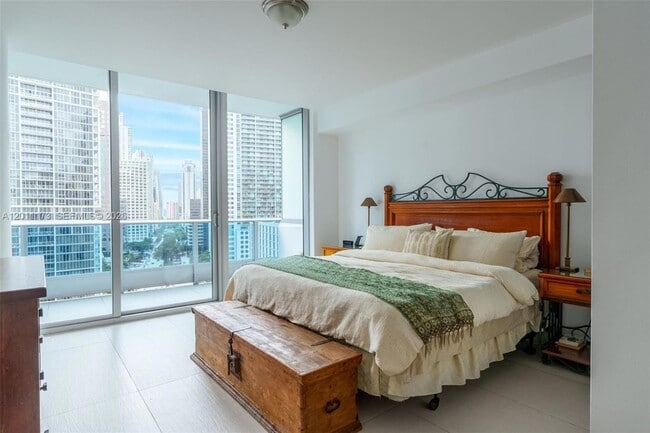 Building Photo - 200 Biscayne Blvd Way