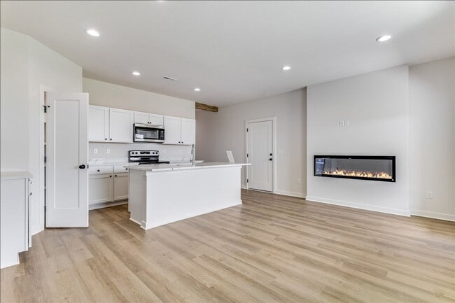 Building Photo - Beautiful Three Bedroom, Two Bathroom