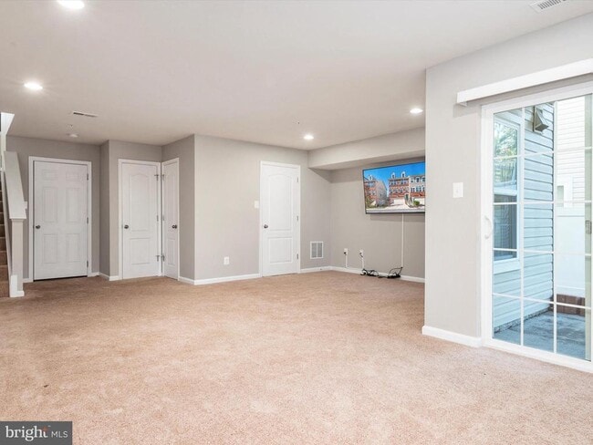 Building Photo - 7812 Sunhaven Way