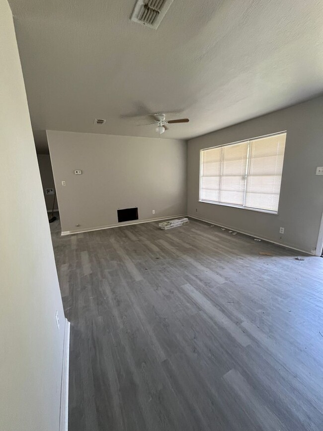 Building Photo - Home for Rent