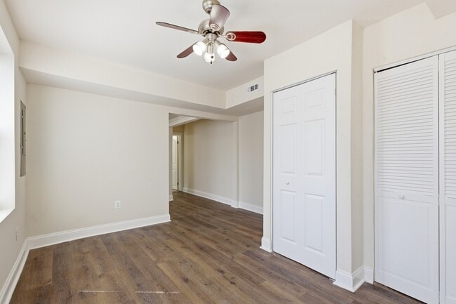 Building Photo - 910 N Arlington Ave