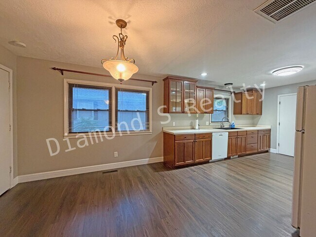 Building Photo - 3417 S Virginia Ave