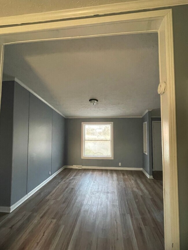 Building Photo - 4 bedroom, 2 bath doublewide trailer