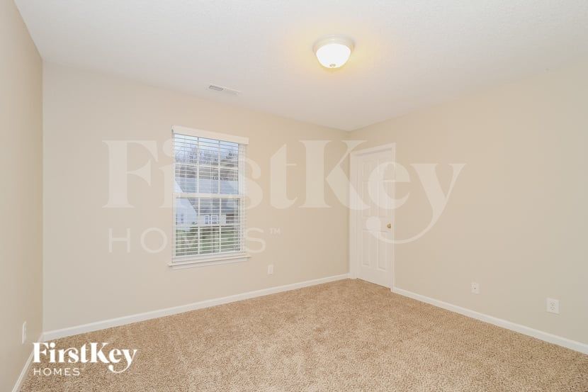 Building Photo - 5290 Crosswinds Rd