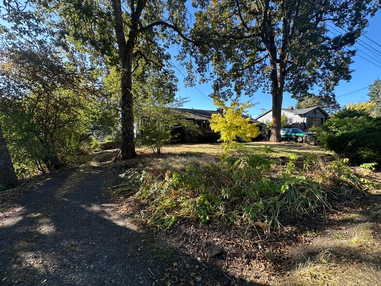 Building Photo - 12607 SW 64th Ave