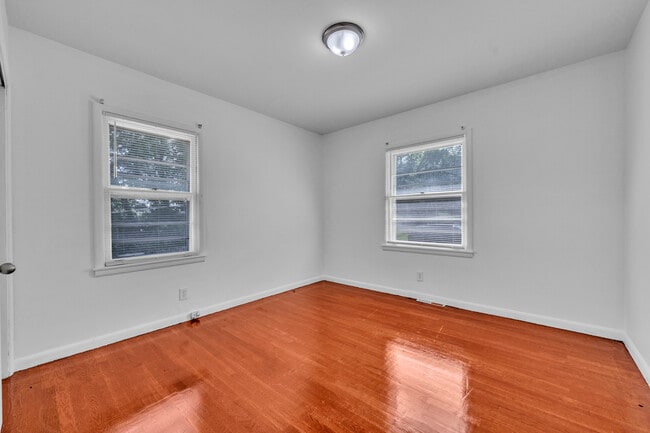 Building Photo - 204 3rd Ave