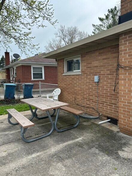 Building Photo - 711 N Kenilworth Ave