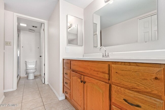 Building Photo - Charming 2 Bed 2 Bath Townhome near Downto...