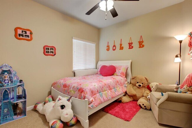 Building Photo - 323 Chisholm Trail