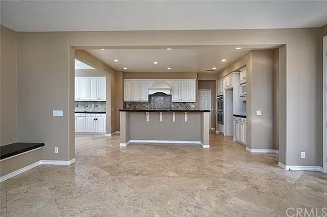 Building Photo - 4 BEDROOM, 3 BATH WITH BONUS ROOM (SERRANO...