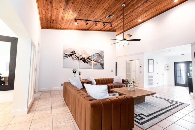 Building Photo - 222 N Tradewinds Ave