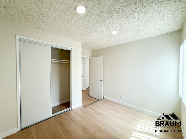 Building Photo - 5461 Kester Ave