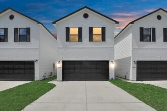 Building Photo - 4613 Ireland St