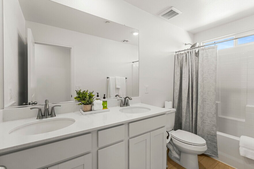 Building Photo - 664 Tranquil Bay Ct