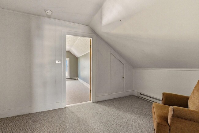 Building Photo - 514 Middle Street