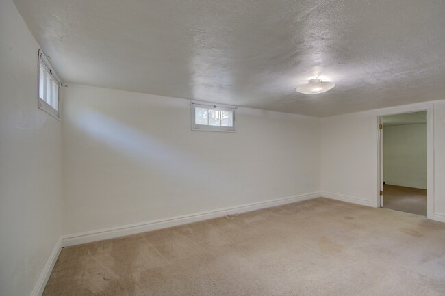 Building Photo - 2 WEEKS FREE! House Near DU