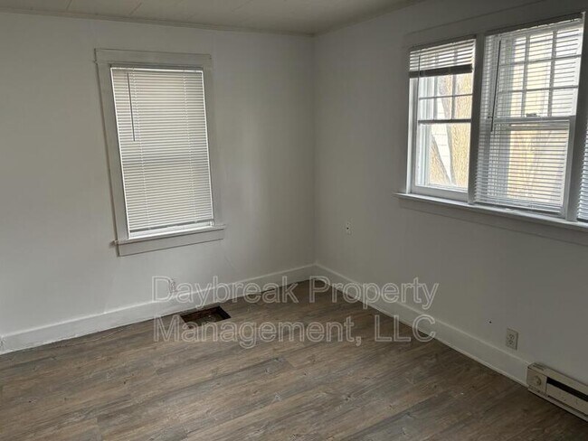 Building Photo - 6 11th St S