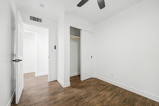 Building Photo - 4127 N 106th Ave