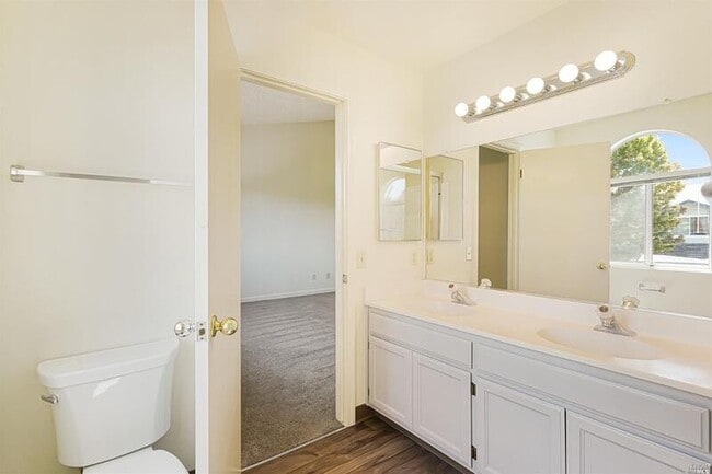 Building Photo - 7 Meridian Cir