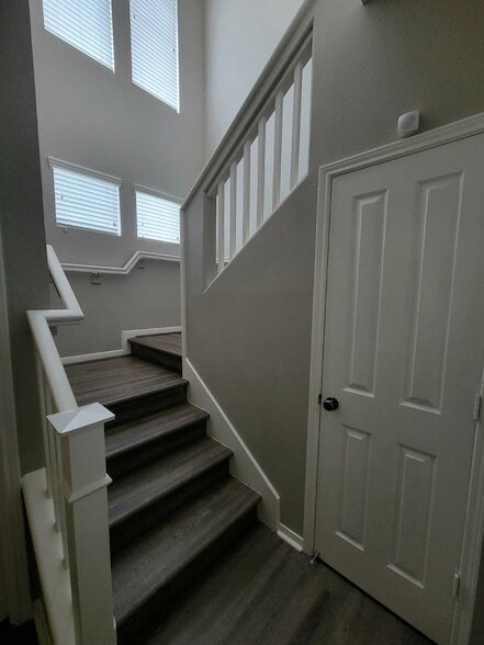 Building Photo - 77 Woodlily Pl