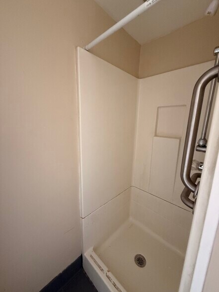 Building Photo - 1610 Kelly Dr